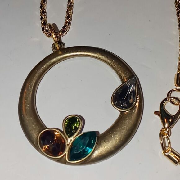 Beautiful necklace - Picture 2 of 4